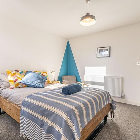 Stylish 5-Bed Home, Each With En-Suite And Own Tv 考文垂 外观 照片
