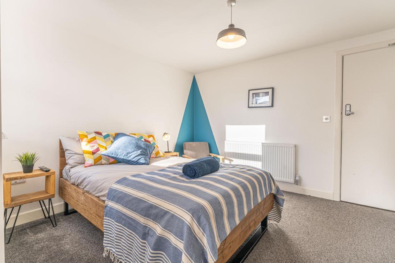 Stylish 5-Bed Home, Each With En-Suite And Own Tv 考文垂 外观 照片