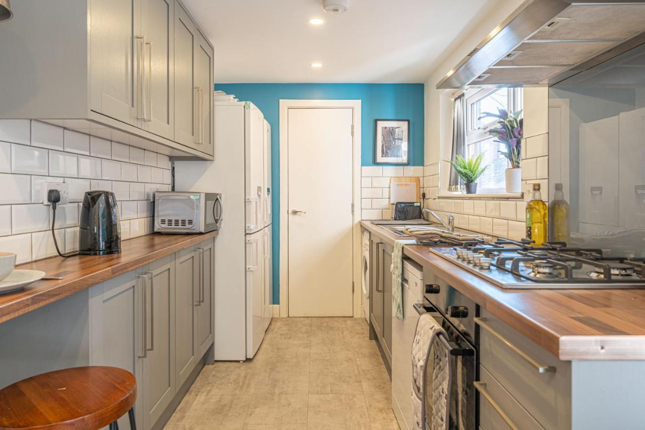 Stylish 5-Bed Home, Each With En-Suite And Own Tv 考文垂 外观 照片