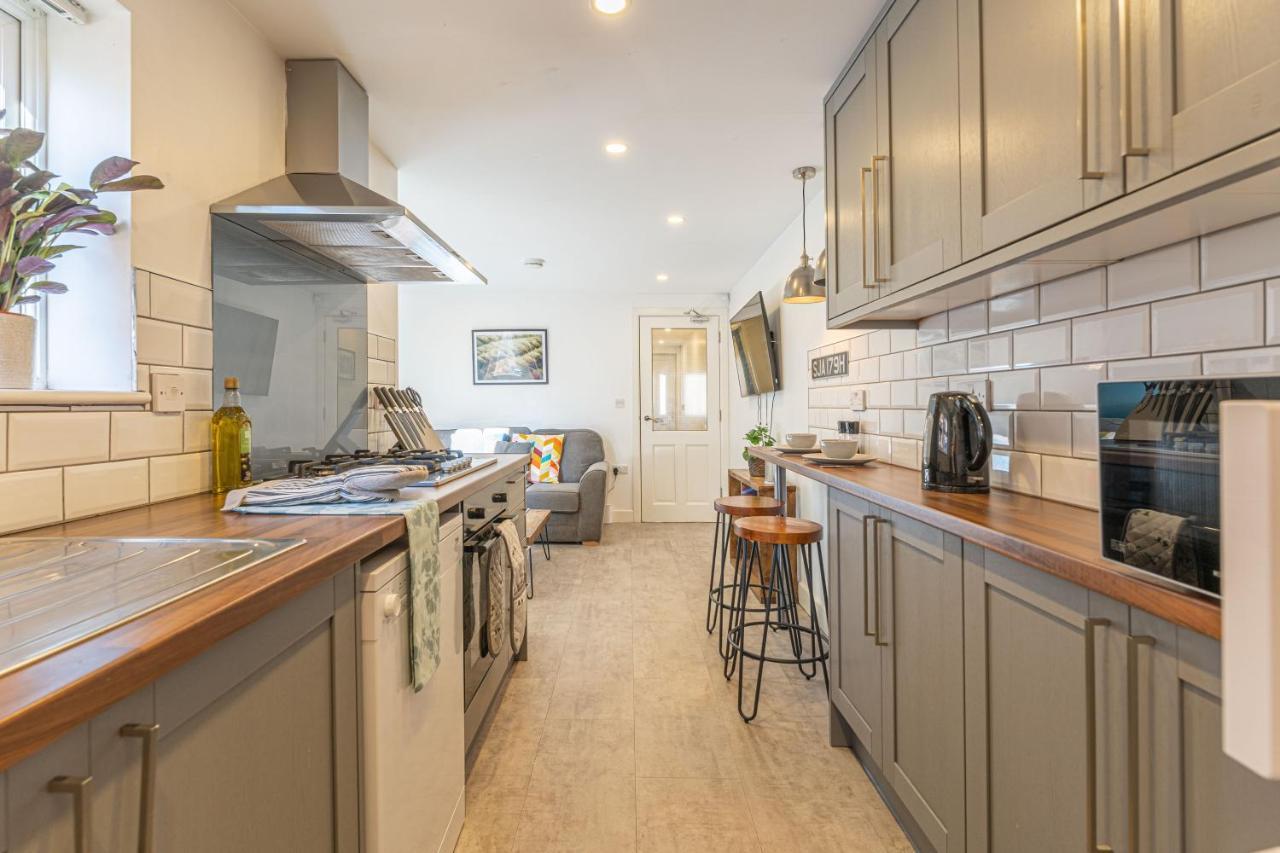 Stylish 5-Bed Home, Each With En-Suite And Own Tv 考文垂 外观 照片