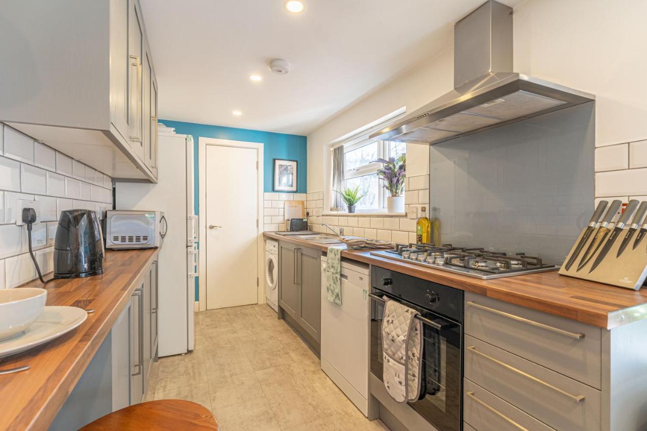 Stylish 5-Bed Home, Each With En-Suite And Own Tv 考文垂 外观 照片