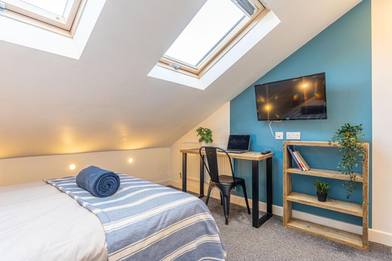 Stylish 5-Bed Home, Each With En-Suite And Own Tv 考文垂 外观 照片