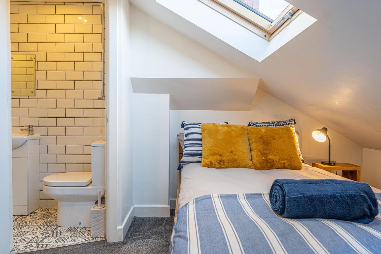 Stylish 5-Bed Home, Each With En-Suite And Own Tv 考文垂 外观 照片