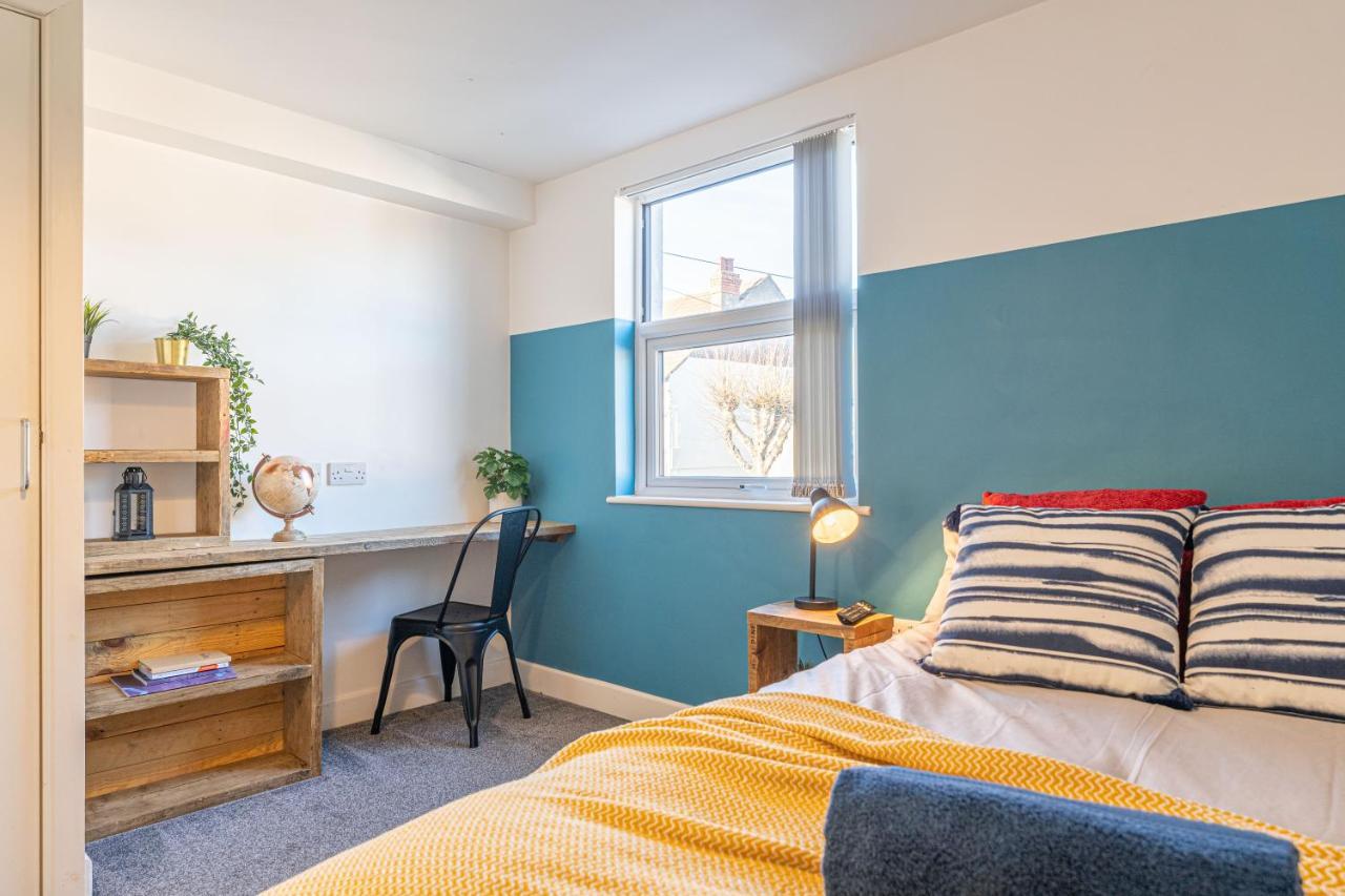 Stylish 5-Bed Home, Each With En-Suite And Own Tv 考文垂 外观 照片