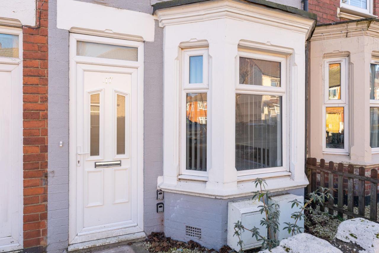 Stylish 5-Bed Home, Each With En-Suite And Own Tv 考文垂 外观 照片