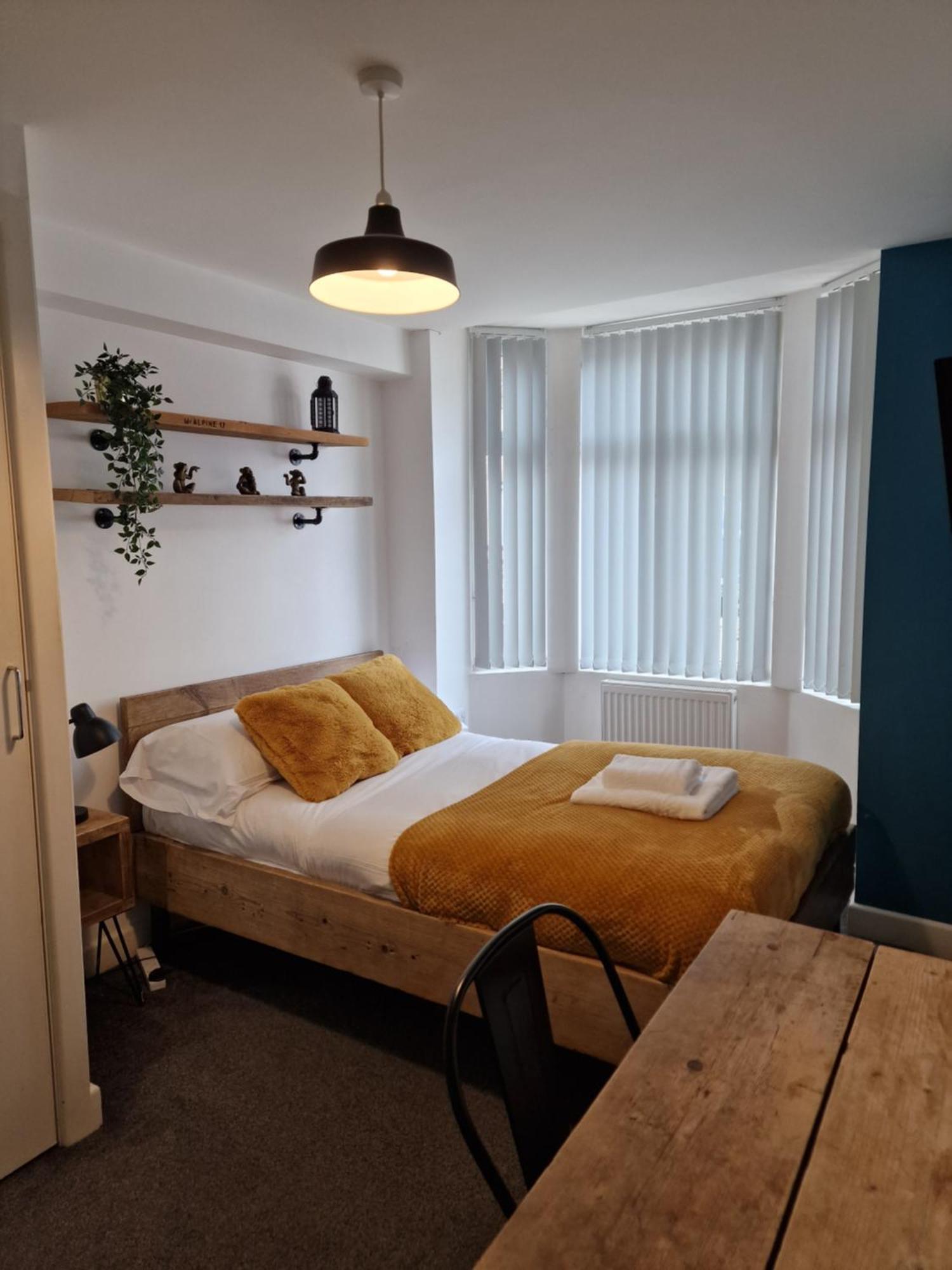 Stylish 5-Bed Home, Each With En-Suite And Own Tv 考文垂 外观 照片