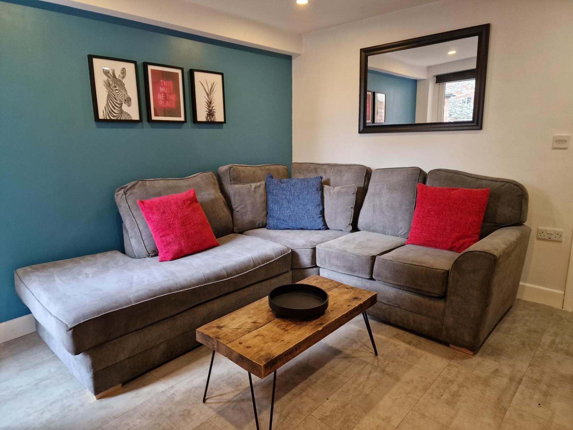 Stylish 5-Bed Home, Each With En-Suite And Own Tv 考文垂 外观 照片